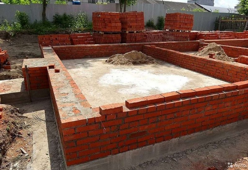 Кирпичный дом фундамент