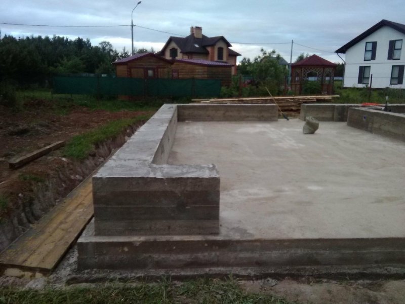 Ростверк на плитном фундаменте