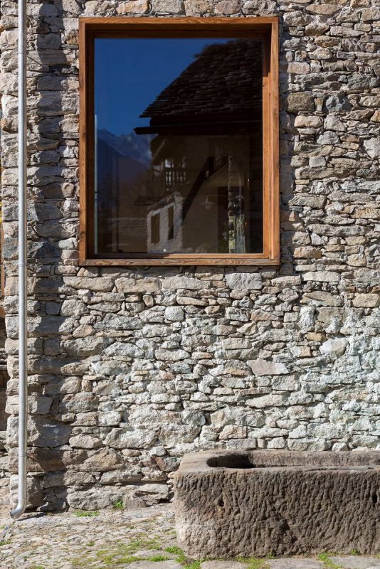 Каменный дом (Stone House / casa do Penedo; Гимараеш, Португалия)