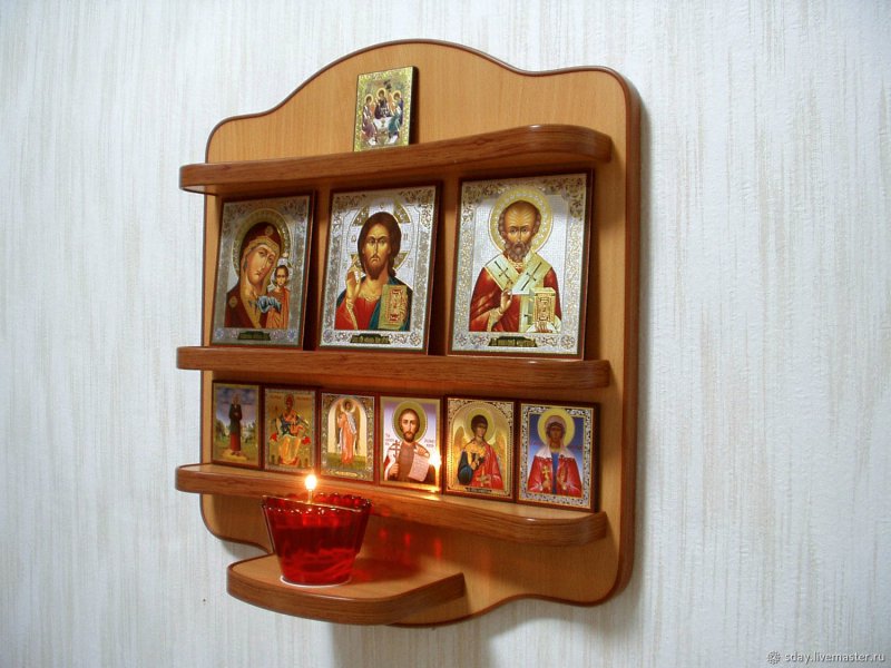 Красный угол в интерьере