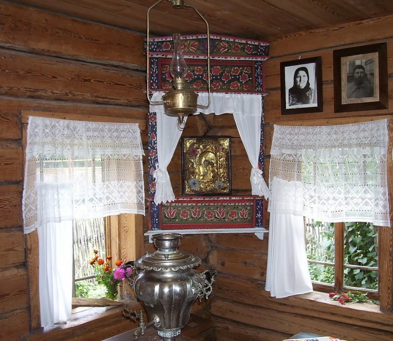 Иконостас красный угол