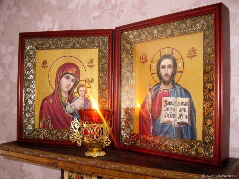 Иконы в доме у компьютера