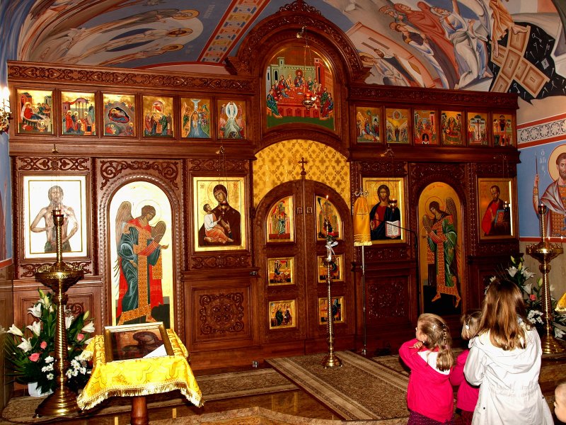 Полка для красного угла