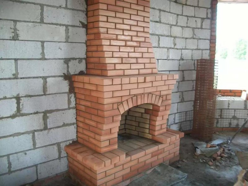 Маленький кирпичный камин