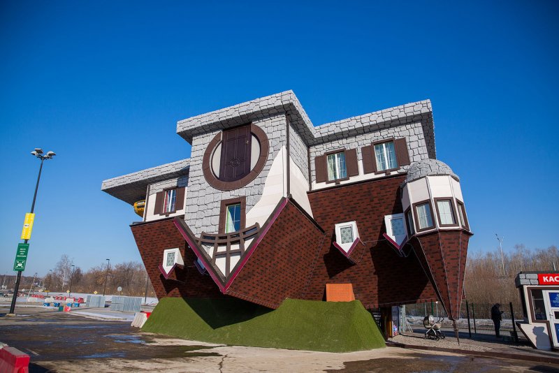 Перевернутый дом в Уфе