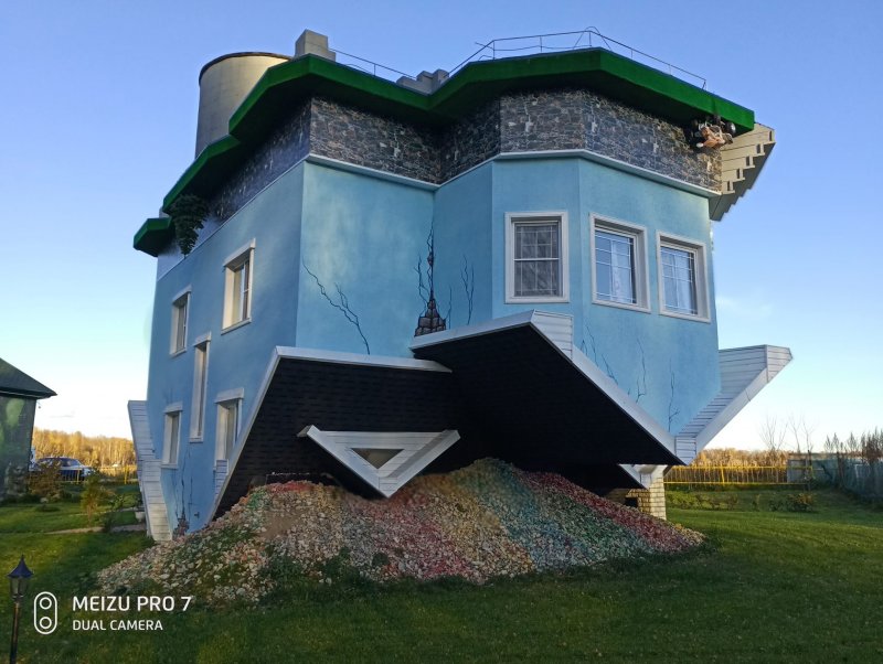 Перевернутый дом в Дукоре