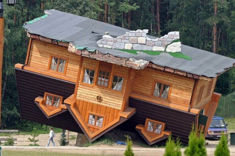 Перевернутый дом
