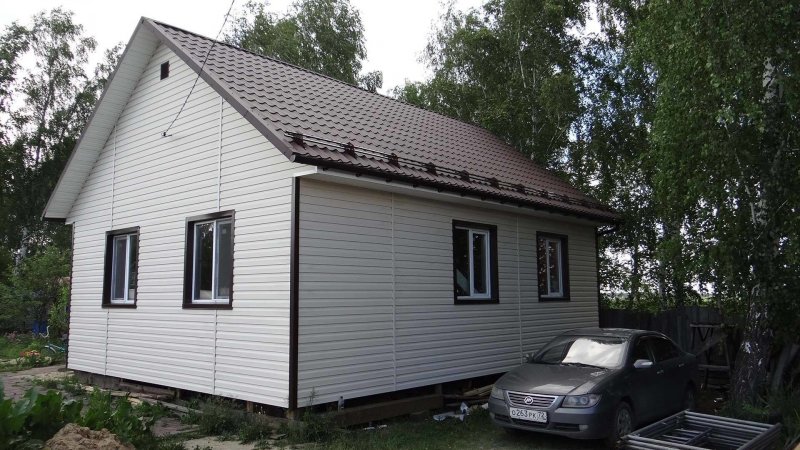 Дома из белого сайдинга