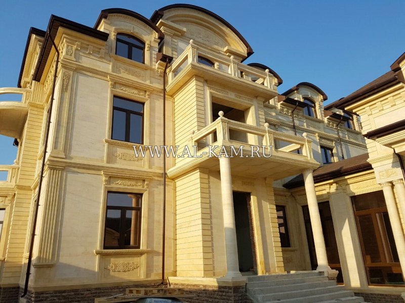 Фасад из дагестанского камня ракушечник