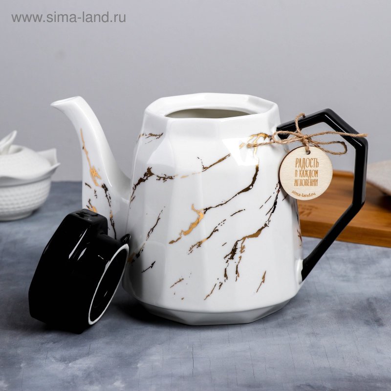 Чайник с двумя носками