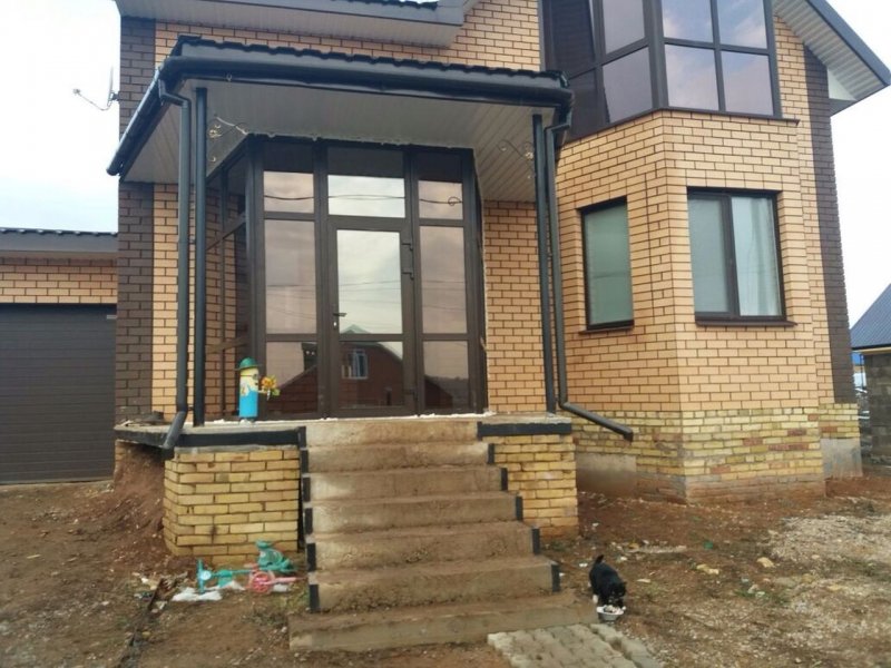 Полукруглые ступеньки в дом