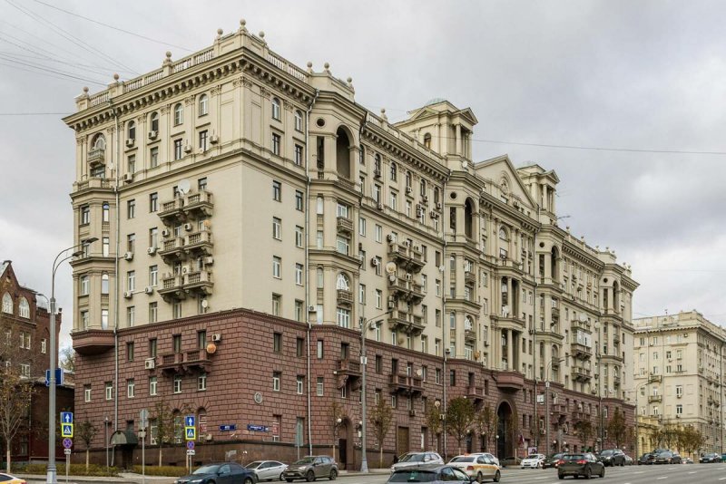 Улица Земляной вал 46