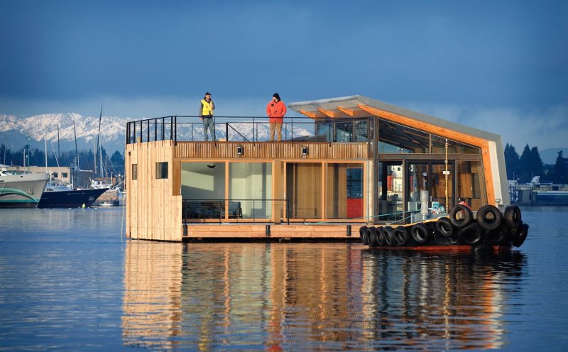 Плавучий дом Houseboat