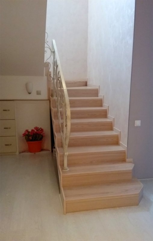 Ступеньки из ламината для лестницы