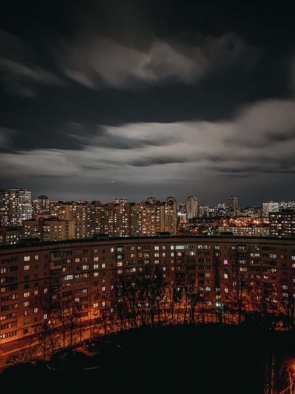 Вид ночного города с крыши