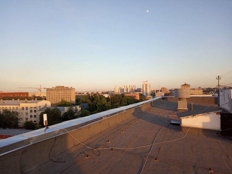 Крыши многоэтажных домов