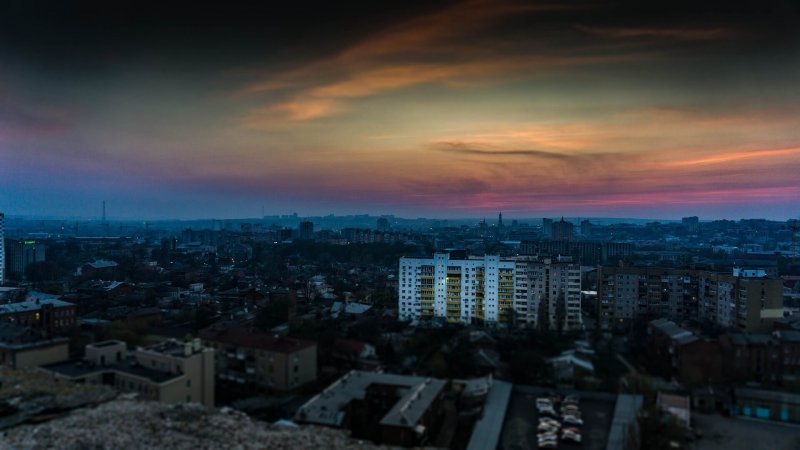 Вид с крыши многоэтажки вечером