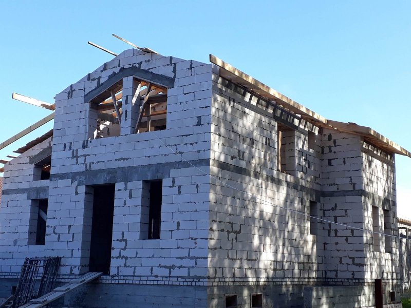 Дом из газобетона стройка