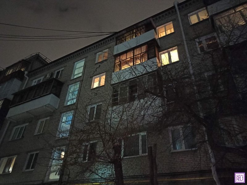 Пятиэтажка вечером