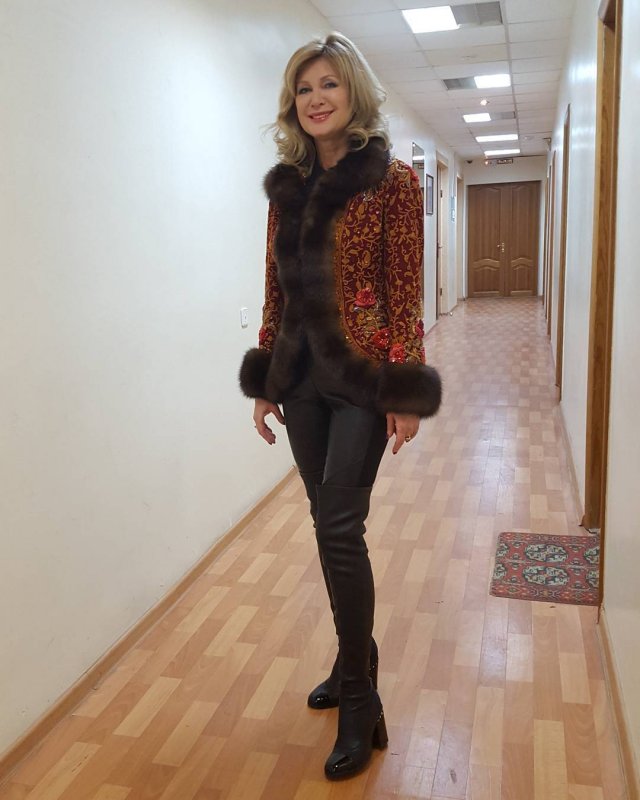 Ванна в теплых тонах реальные фото состаренная дверь