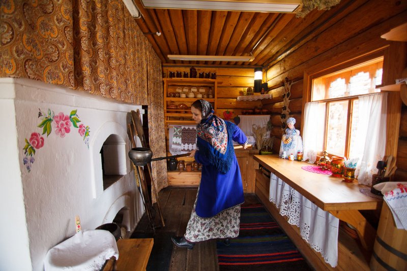 Мордовская изба внутри