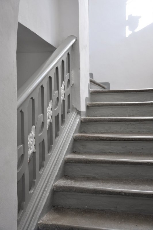 Мраморная лестница в доме