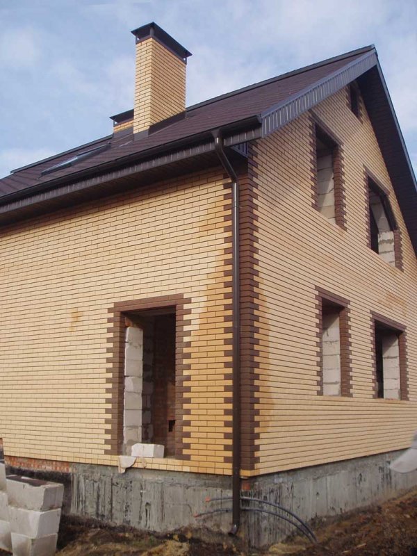 Фасад из забутовочного кирпича