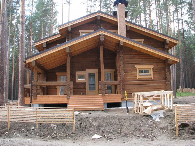 Красивые дома из лафета с террасой