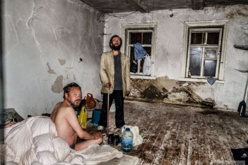 Домик бомжей