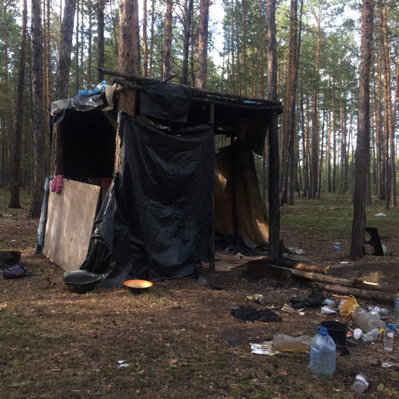 Домик бомжей