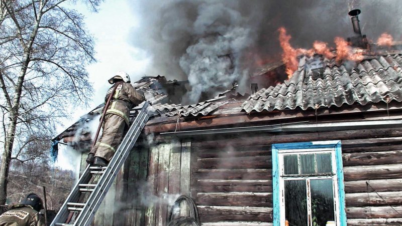 Сгорел дом в городе Алексин