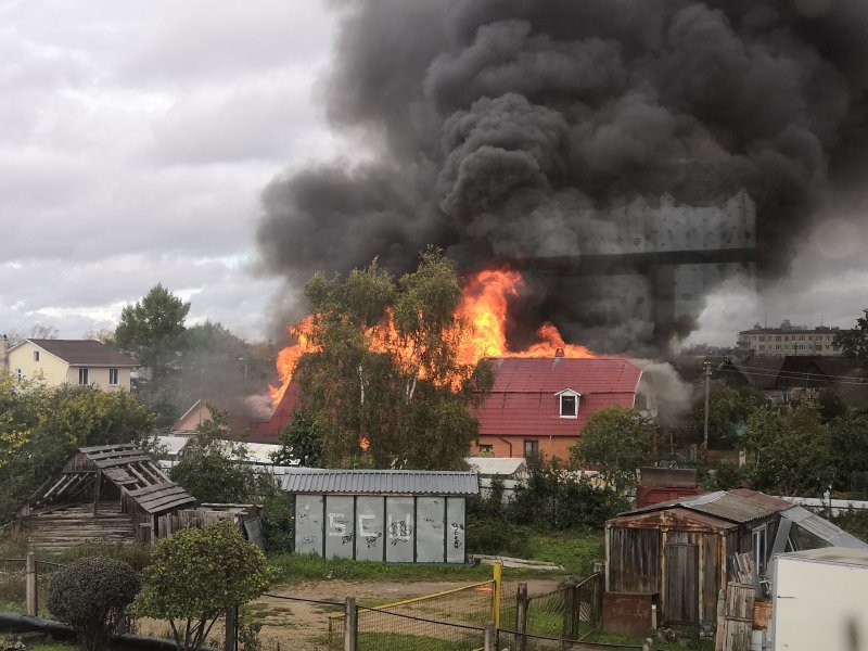 Пожар в пятиэтажке в Таганроге