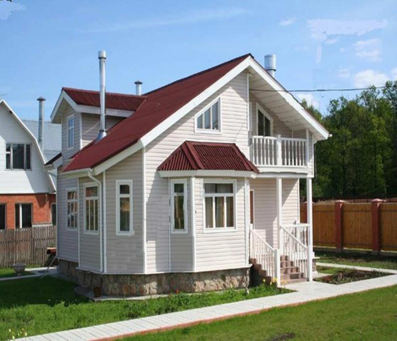 Дом с разными скатами крыши