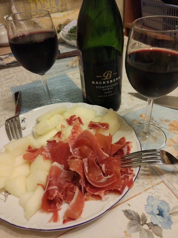Хамон и красное вино