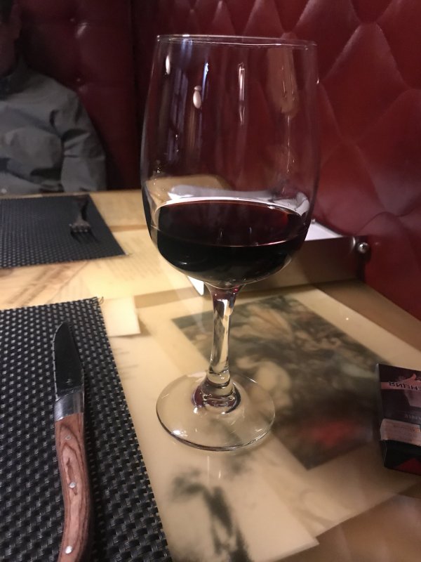 Пью вино дома
