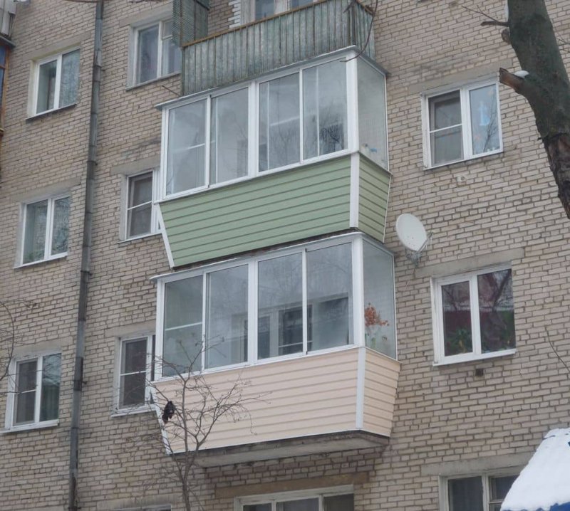 Остекленный балкон в хрущевке