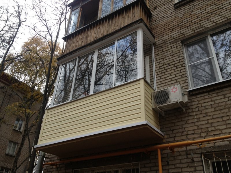 Остекление балкона в хрущевке