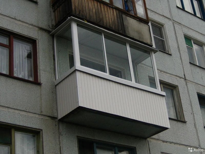 Красивый шкаф на балкон