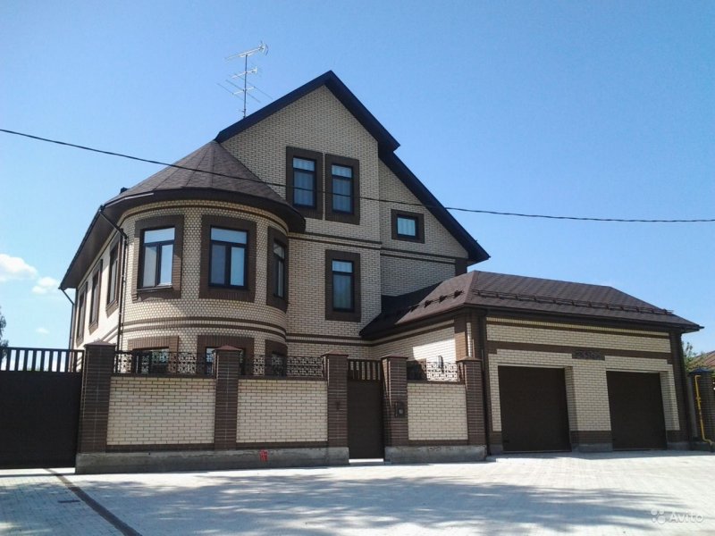 Сочетание кирпича слоновая кость и пшеница
