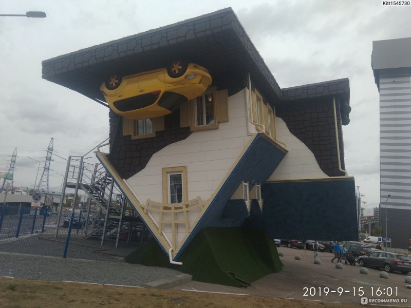 Перевернутый дом в Уфе мега