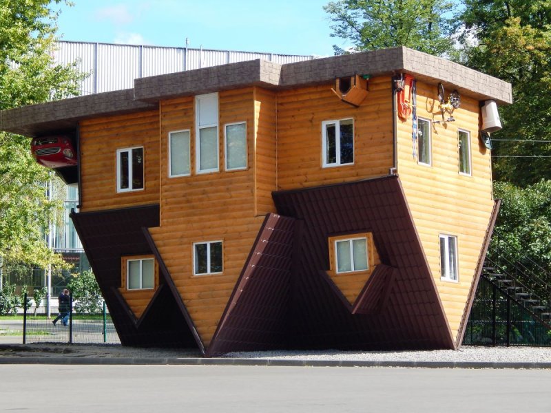 Дом вверх дном