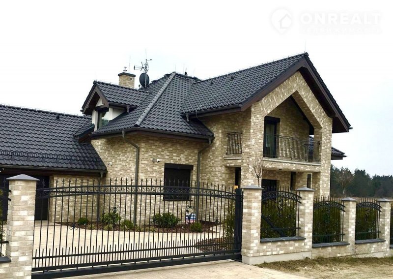 Дом из состаренного кирпича