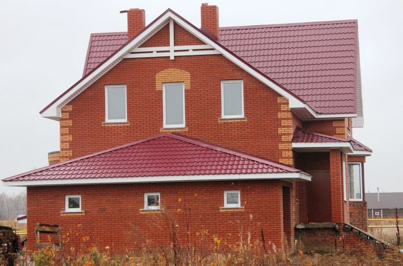Кирпичный дом из красного кирпича