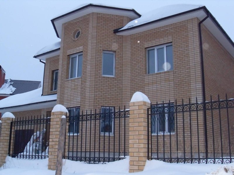 Коттеджи 600 кв из жёлтого кирпича
