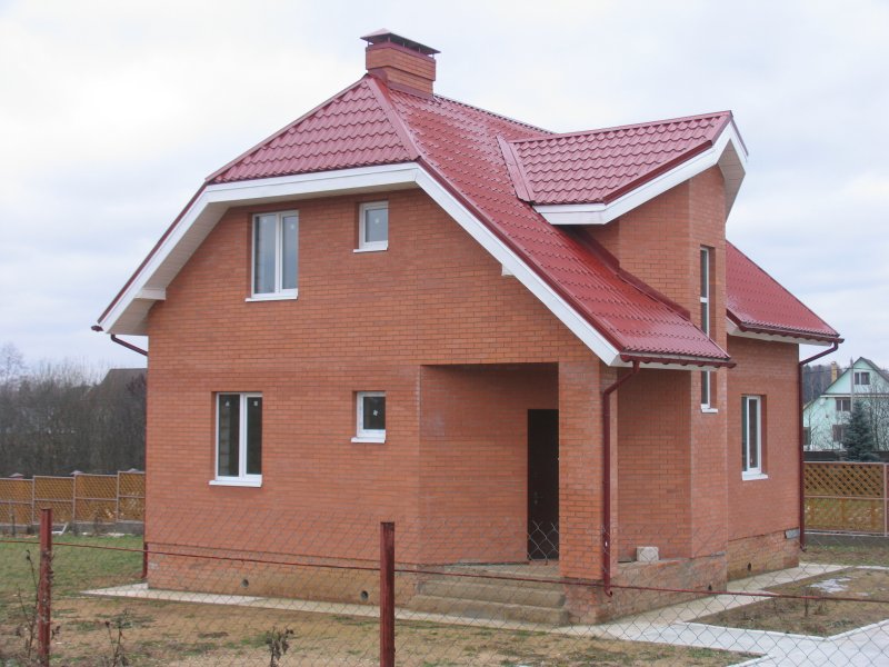 Обычный кирпичный дом