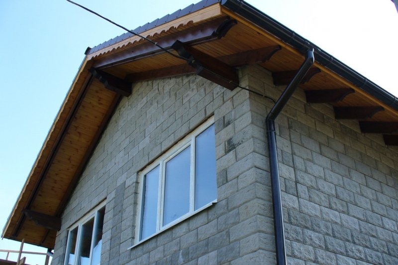 Свес кровли