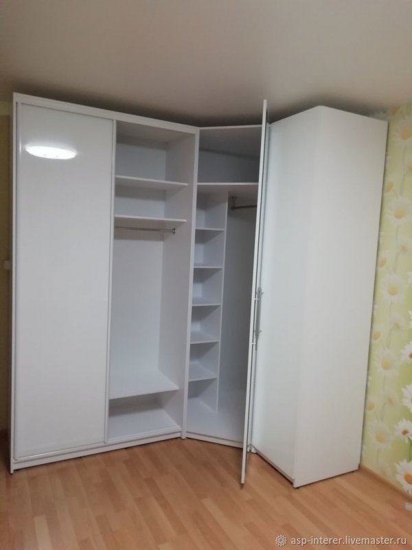 Угловой шкаф с прямым углом