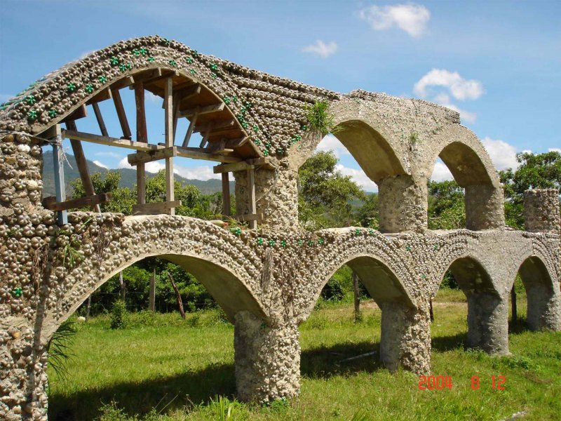 Беседка из бутылок