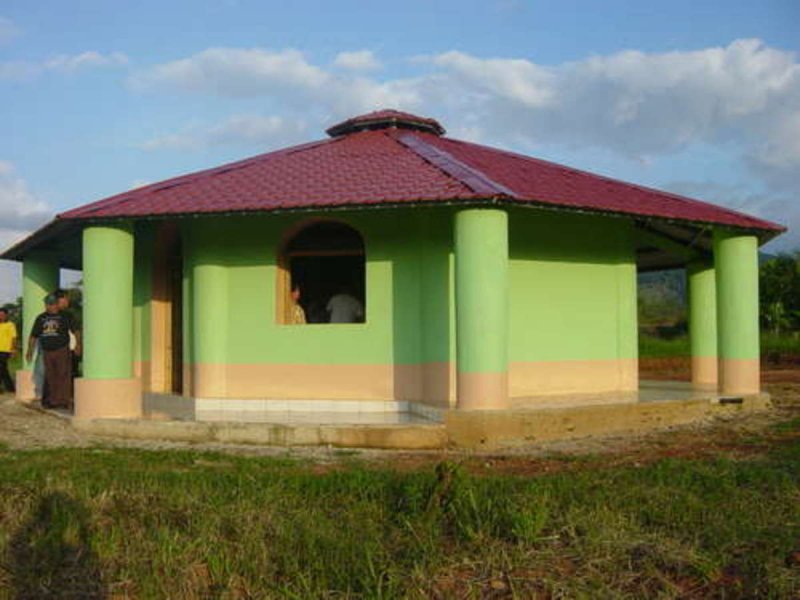 Дома из пластиковых бутылок фото