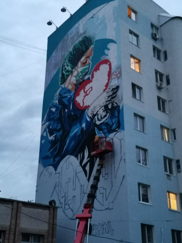 Граффити на домах лето